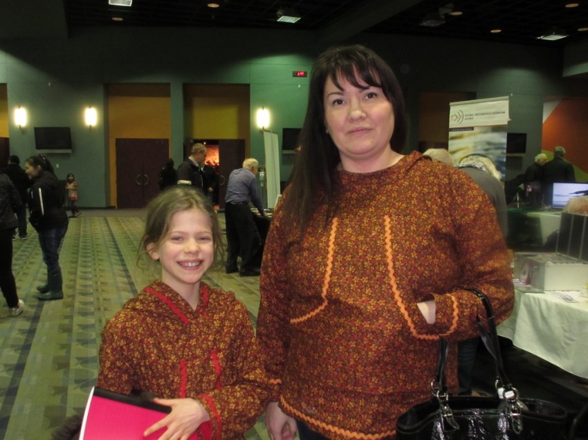 Christa found a lady who had the same taste in kuspuk fabric as she.